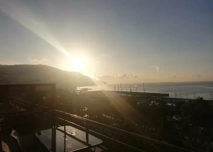 Marina Club *